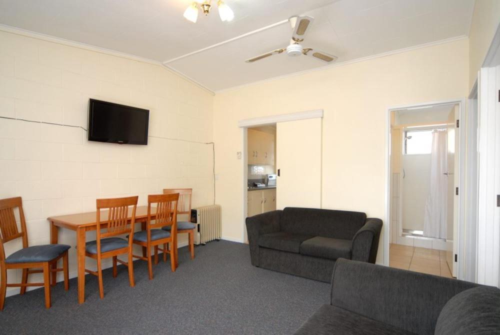Frimley Lodge Motel Hastings Buitenkant foto